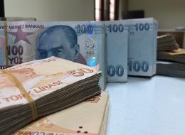 Bankalar yarışa girdi, emekli maaşına zam sonrası promosyonlar da artıyor! Taban ücret için bu rakam konuşuluyor