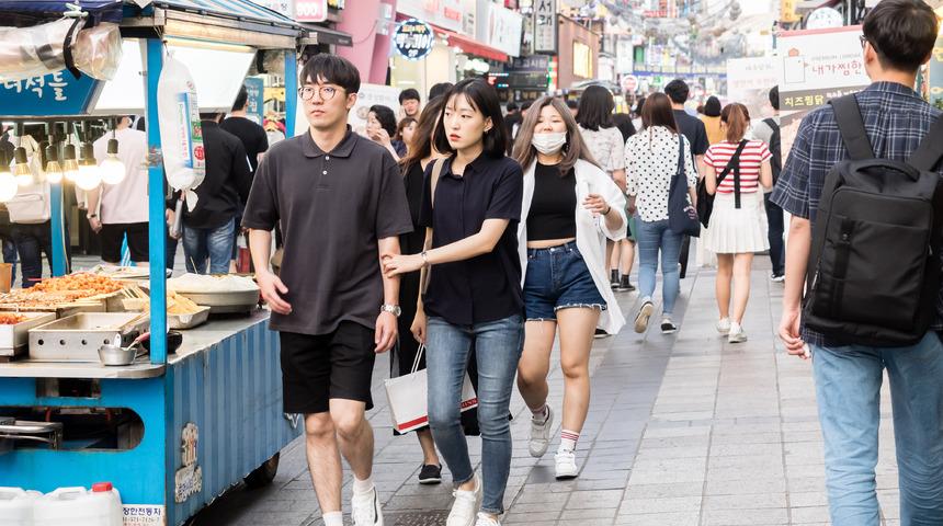 Kimsenin doğum günü yoktu... O ülkeden yeni yasa! Herkes 1 gün içerisinde 1 veya 2 yaş gençleşti! 