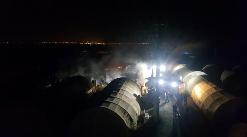 Polis ve askerlerin kaldığı &ccedil;adır kentte korkutan yangın!