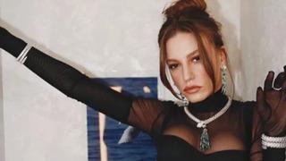 Serenay Sarıkaya bikinili doğum günü pozu ile nefes kesti! Ateş ediyor vay anam!