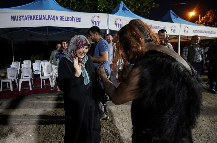 Osmanlı'dan yadigâr gelenek bir kez daha tüyler ürpertti! 'Deliler' ansızın sesler çıkarıp korkuttu: "İlgi çok güzel ve yoğun" G5