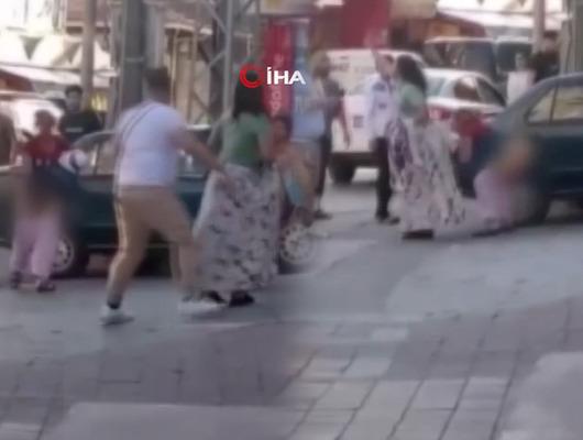 İstanbul'da hayrete düşüren olay! Kadın önce soyundu sonra da cadde ortasına tuvaletini yaptı