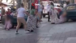 İstanbul'da hayrete düşüren olay! Kadın önce soyundu sonra da cadde ortasına tuvaletini yaptı