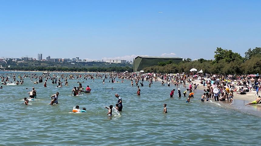 İstanbul'da bayramın son günü plajlar doldu taştı