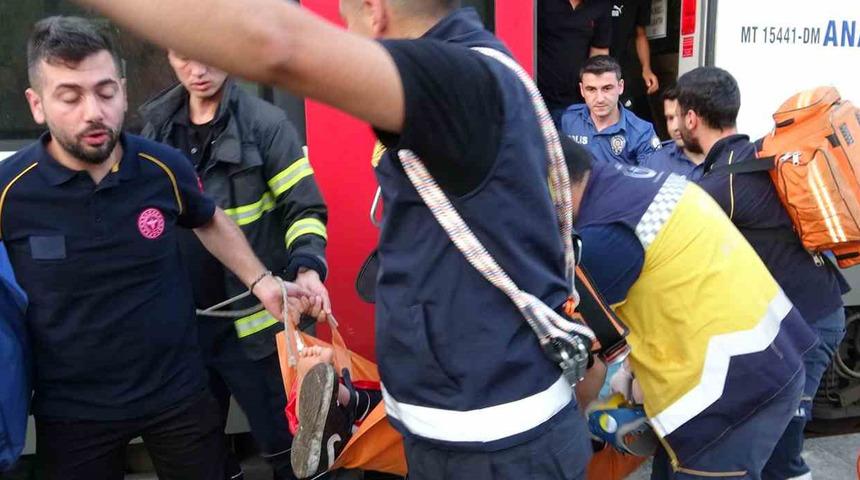 Kayalıklardan düştü, trenle hastaneye yetiştirildi!