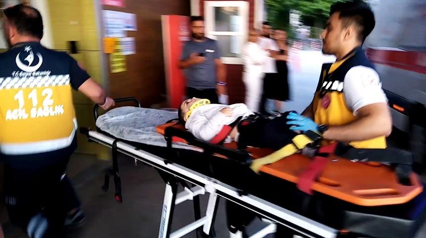 Bursa'da trafik kazası... Hafif ticari araç şarampole devrildi: 6 yaralı