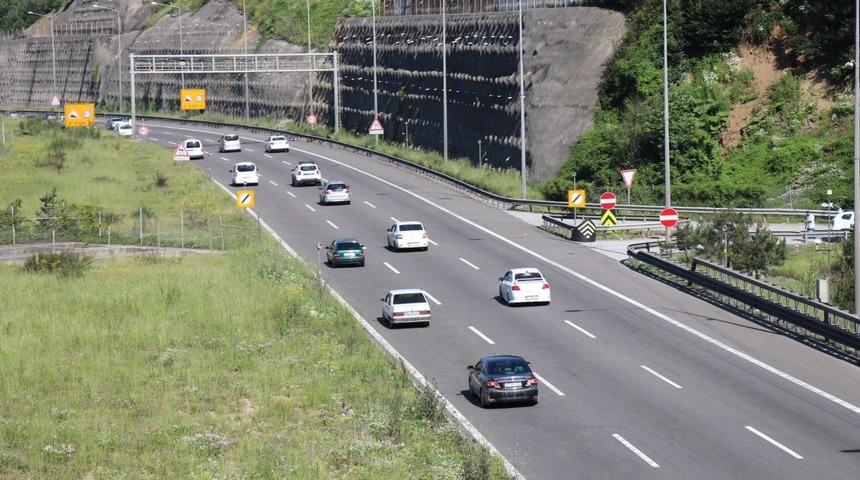 SON DAKİKA | Bayram tatilinin son gününde yollarda son durum! Geri dönüş trafiği... 3 farklı noktada kaza! 