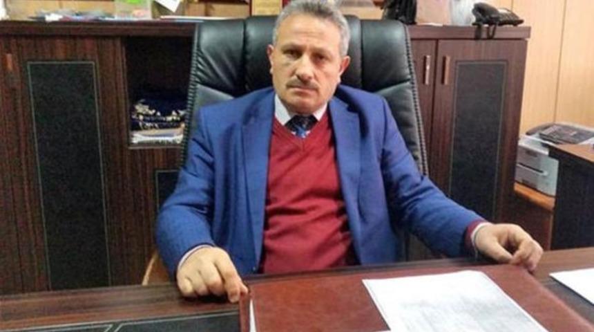 Lise öğrencisi, kendisini uyaran okul müdürünü dövdü