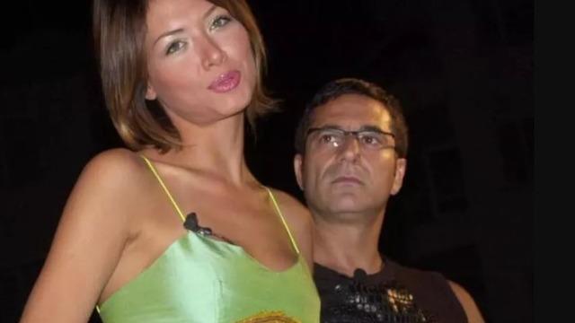 Bir dönemin ünlü mankeni Nefise Karatay mayosuyla ayna karşısında! Fiziğiyle mest etti