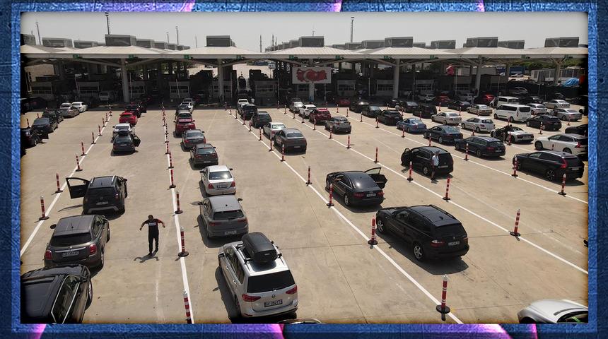 Kimi 'Türkiyem' şarkısı açtı, kimi Türk bayrağıyla giriş yaptı: Gurbetçiler akın akın geliyor! "Türkiye gibisi yok"