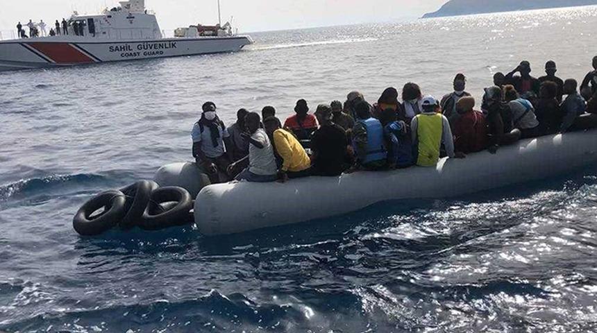 Yunanistan'ın ölüme ittiği 84 düzensiz göçmen kurtarıldı!