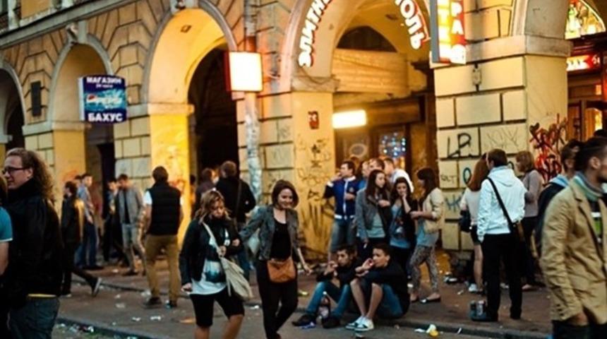 T&uuml;rk gazeteci &ccedil;ifte St. Petersburg&rsquo;da barda meydan dayağı! 