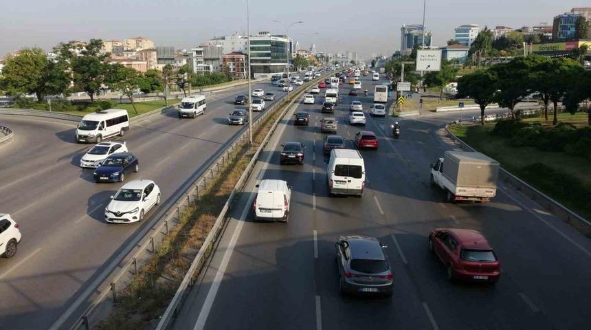 9 günlük tatil sonrası İstanbul'da aynı manzara! Trafik yoğunluğu dikkat çekti