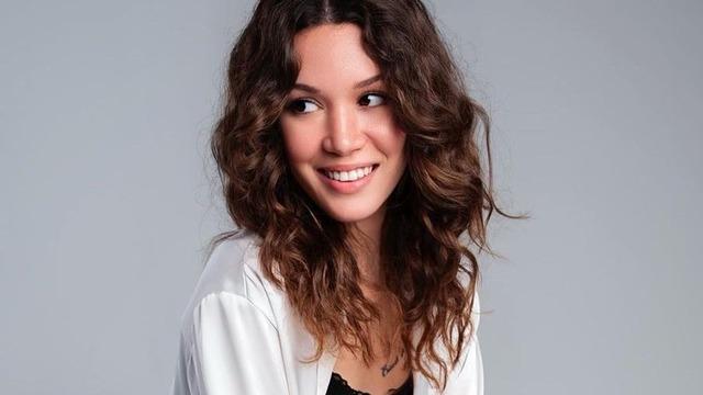 Hazal Subaşı bikinili pozlarını peş peşe paylaştı! Yorum yağmuruna tutuldu