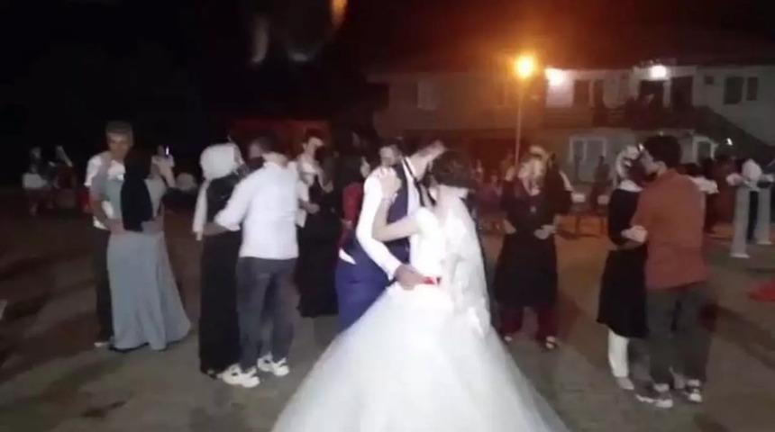 Tartışma yaratan yasak! 'Kadın ve erkekler birlikte eğlenemez'