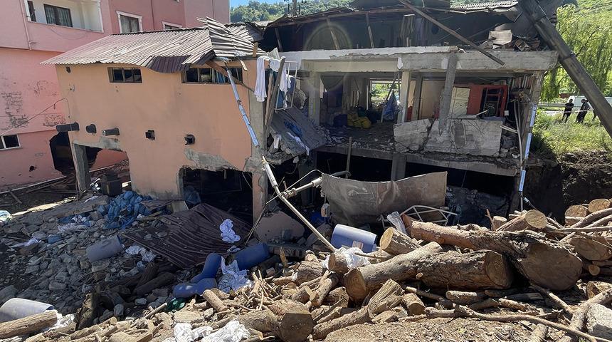 Trabzon'da sabah saatlerinde 'patlama' paniği! 1 kişi hayatını kaybetti, Vali Ustaoğlu olay yerinden açıklama yaptı