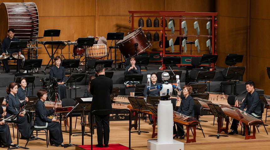 Robot, orkestra şefi oldu! EveR 6, Güney Kore'de şef kürsüsüne çıktı
