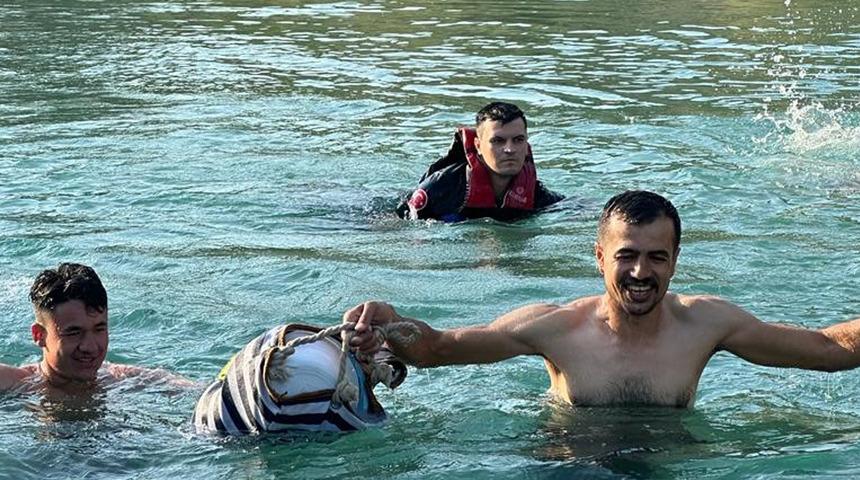 Piknik yapıyorlardı! Bir anda sular yükselince... İhbar üzerine ekipler harekete geçti