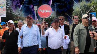 'Kılıçdaroğlu'nu indirmeye gidiyorum' dedi, hedefindeki isimleri bir bir açıkladı: Tanju Özcan 'adalet ve değişim yürüyüşü' için yollara düştü! CHP'den ilk açıklama geldi