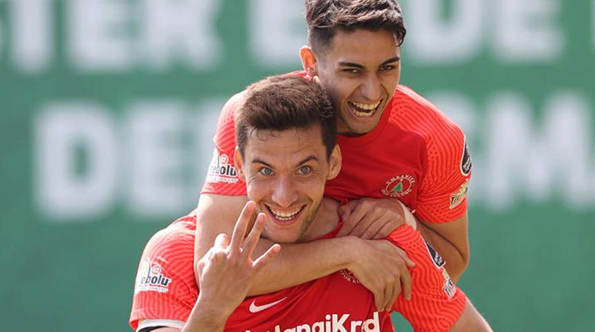 Umut Nayir Fenerbahçe ile anlaştı! Milli oyuncu ile 2+1 yıllık anlaşma sağlandı...