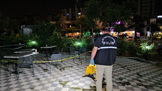 Pastanede korkunç olay! Birlikte oturduğu kişiye kurşun yağdırdı