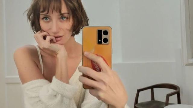 Didem Soydan denize üstsüz girdi! O anları paylaşmaktan çekinmedi