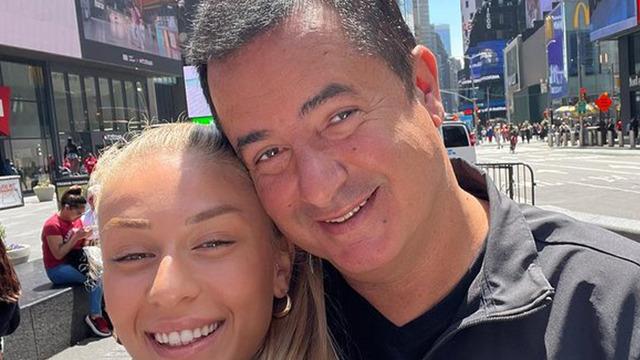 Acun Ilıcalı sevgilisi ve küçük kızı Melisa'yla mutluluk pozu verdi! Şeyma görmesin