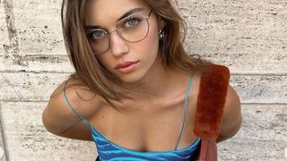 Yorgana benzetilen büstiyerin fiyatı belli oldu! Afra Saraçoğlu euro'ya kıymış