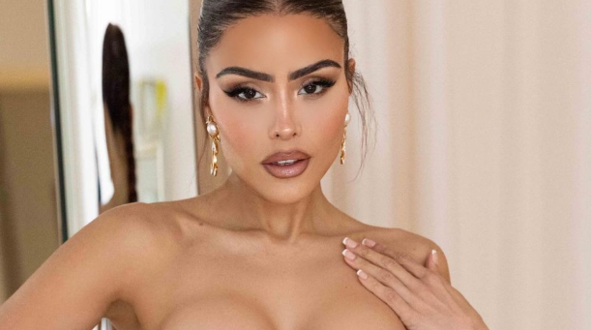 Sosyal medya fenomeni Chloe Saxon yine limitleri zorladı! Şortunu kalçasından indirip tanga bikinisini gösterdi