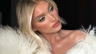 Elsa Hosk bikinili pozlarıyla büyüledi! Dekoltesinin her detayını paylaştı