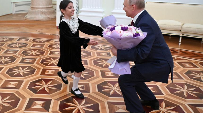 Dünya bu görüntüleri konuşuyor! Rusya lideri Vladimir Putin bu kez gülücükler saçtı, espriler yaptı