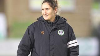 Hannah Dingley, İngiliz futbolunun profesyonel liglerdeki ilk kadın teknik direktörü oldu