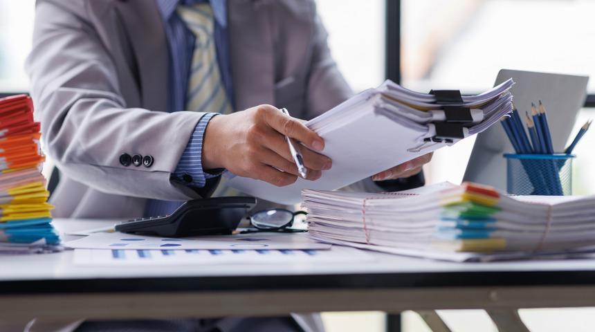 Memur ücretsiz izindeyken emekli olabilir mi?