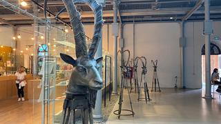 Feshane'de 'satanist heykel' krizi: Güvenlik ekipleri devreye girdi, İBB suç duyurusunda bulundu! Sanatçılar saldırıyı protesto etti