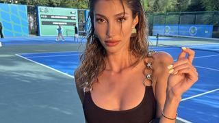 Şevval Şahin'e sevgilisinden gelen devasa çiçeği görenler şaşırdı! Bacak boyum kadar