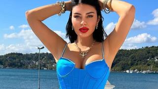 Ebru Polat mini elbisesiyle dekolteli poz verdi! Yorum yağdı