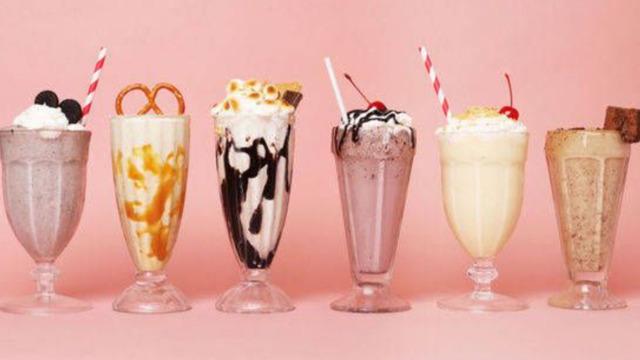 Yaz sıcaklarında içinizi ferahlatacak milkshake tarifi: Çilekli, muzlu milkshake nasıl yapılır? İşte malzemeleri