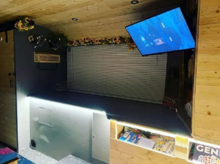 Kira masraflarından sıkılınca çareyi otobüse taşınmakta buldular! “6 kişilik ailemizi otobüse taşıdık” G3