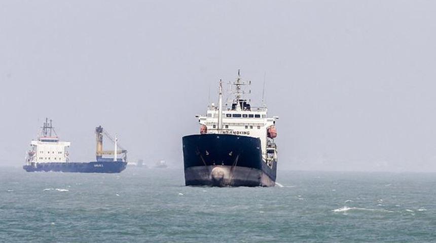 İran, Basra Körfezi'nde ticari gemiye el koydu!