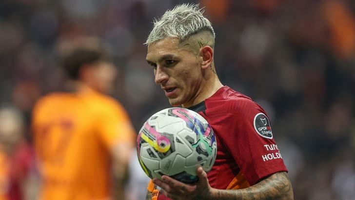 Torreira katıldığı bir radyo programında sözleşme itirafında bulundu! "Beklemiyordum" G1