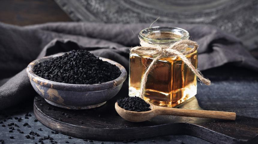 Çörek otu yağının cilde faydaları nelerdir? Çörek otu yağı cilt için nasıl kullanılır?