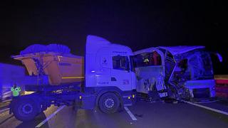 Anadolu Otoyolu'nda feci kaza! Tır ile otobüs çarpıştı: Çok sayıda yaralı var