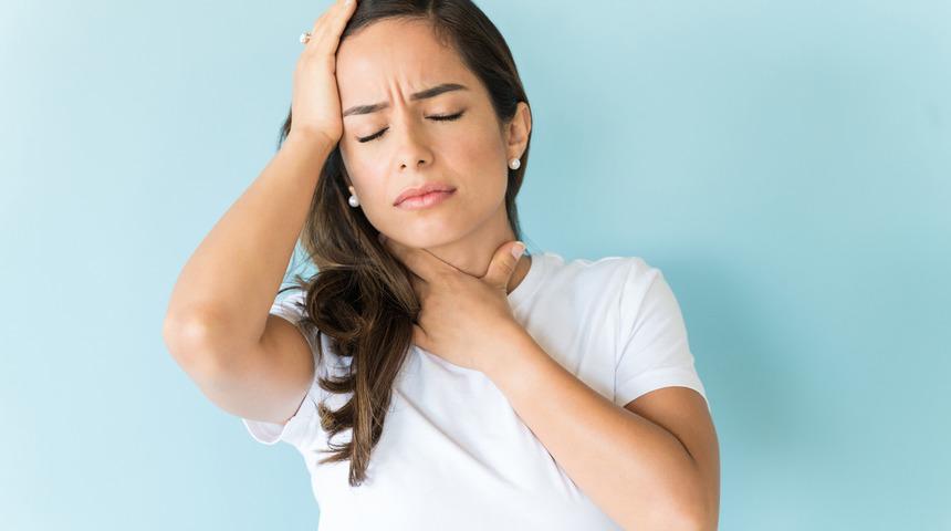 Boğaz ağrısı kulağa vurur mu? Yutkunurken boğazda ve kulakta ağrı neden olur?