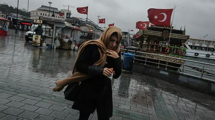 Sıcaklar yerini yağışlara bırakıyor: Haftasonu bu bölgeler serinleyecek! Balkanlar ve Rusya üzerinden gelip kar getirecek...