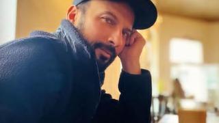Tarkan eşi Pınar Tevetoğlu'nu öperken paylaştı! Beğeni yağdı