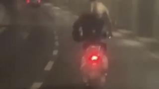 Bakırköy'de şoke eden anlar! Motosiklet üstünde tişörtünü çıkarıp böyle dans etti