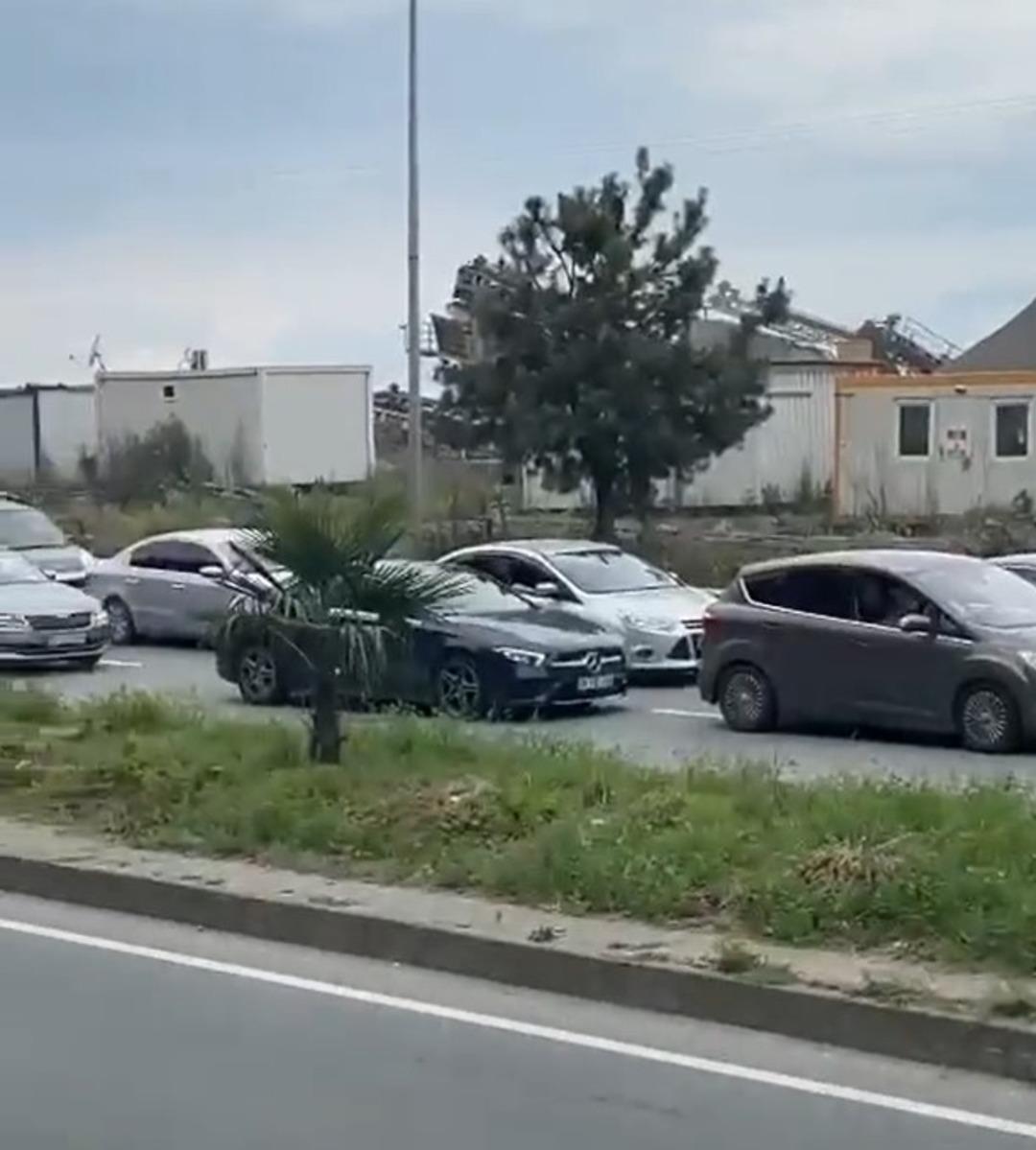 İLK KEZ RİZE-ARTVİN KARAYOLUNDA TRAFİK KUYRUĞU