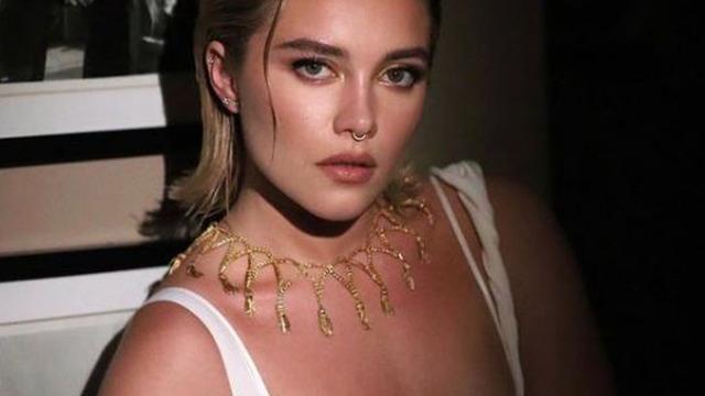Florence Pugh, Paris Moda Haftası'na sütyensiz katıldı! Pozları olay oldu