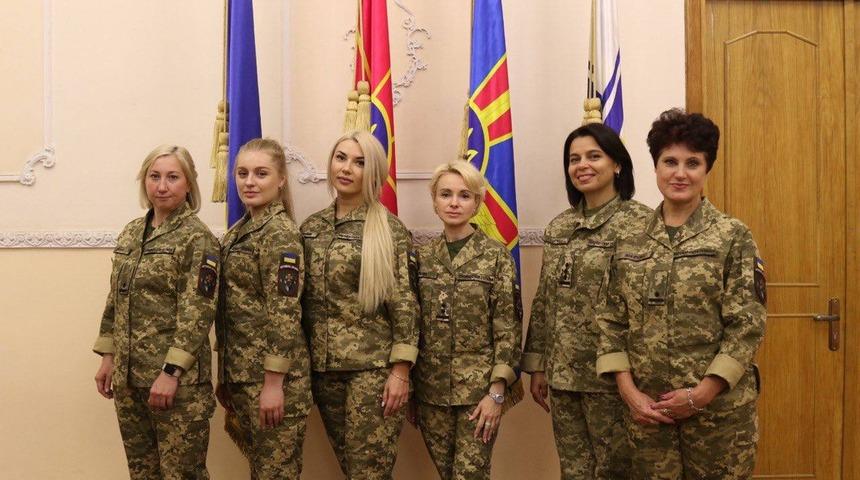 Ukrayna ordusunda 5 bin kadın asker cephede görev yapıyor