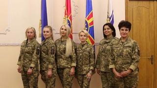 Ukrayna ordusunda 5 bin kadın asker cephede görev yapıyor